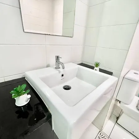 T1 Cozy 1-10Pax 2Room Trefoil Setia Alam Smart Tv Wifi Exterior photo