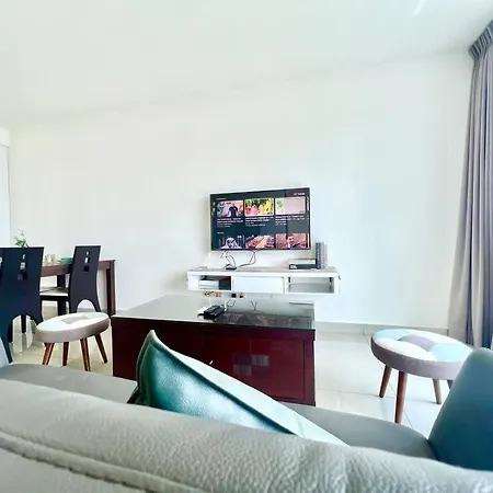 T1 Cozy 1-10Pax 2Room Trefoil Setia Alam Smart Tv Wifi Exterior photo