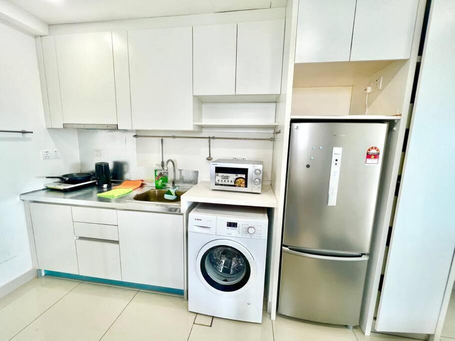 Apartment T1 Cozy 1-10pax 2room Trefoil Smart Tv Wifi Setia Alam