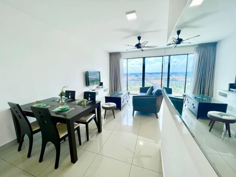 Apartment T1 Cozy 1-10pax 2room Trefoil Smart Tv Wifi Setia Alam