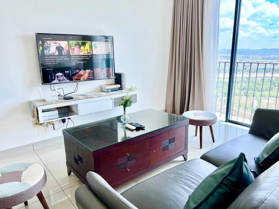 T1 Cozy 1-10pax 2room Trefoil Smart Tv Wifi Apartment Setia Alam