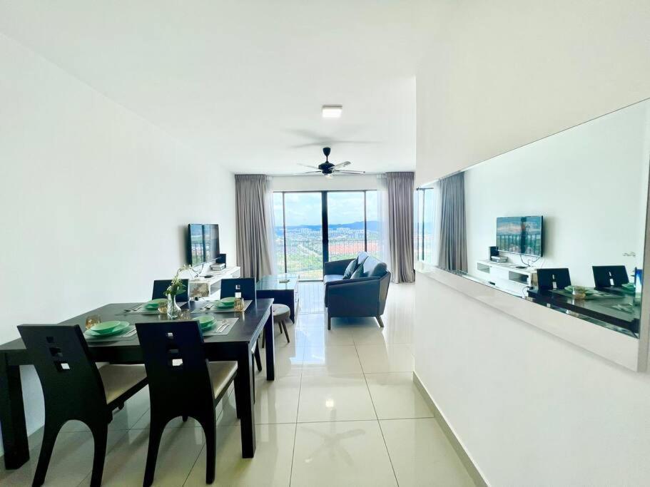 T1 Cozy 1-10pax 2room Trefoil Smart Tv Wifi Setia Alam